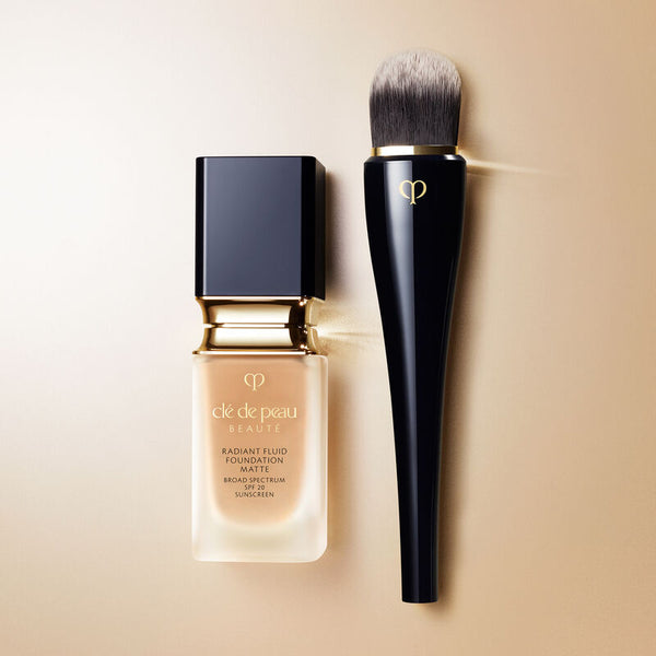 Clé de Peau Beauté Light Coverage Foundation Brush