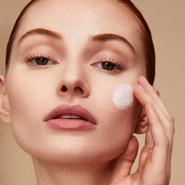 Clé de Peau Beauté Skin-Refining Clay Scrub