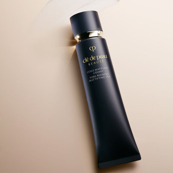 Clé de Peau Beauté Pore-Refining Mattifying Veil