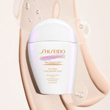 Load image into Gallery viewer, Shiseido Urban Environment Oil-Free Sunscreen SPF 42 Lightweight, daily oil-free sunscreen protects against harmful UV rays, hydrates skin, and doubles as a face primer.
